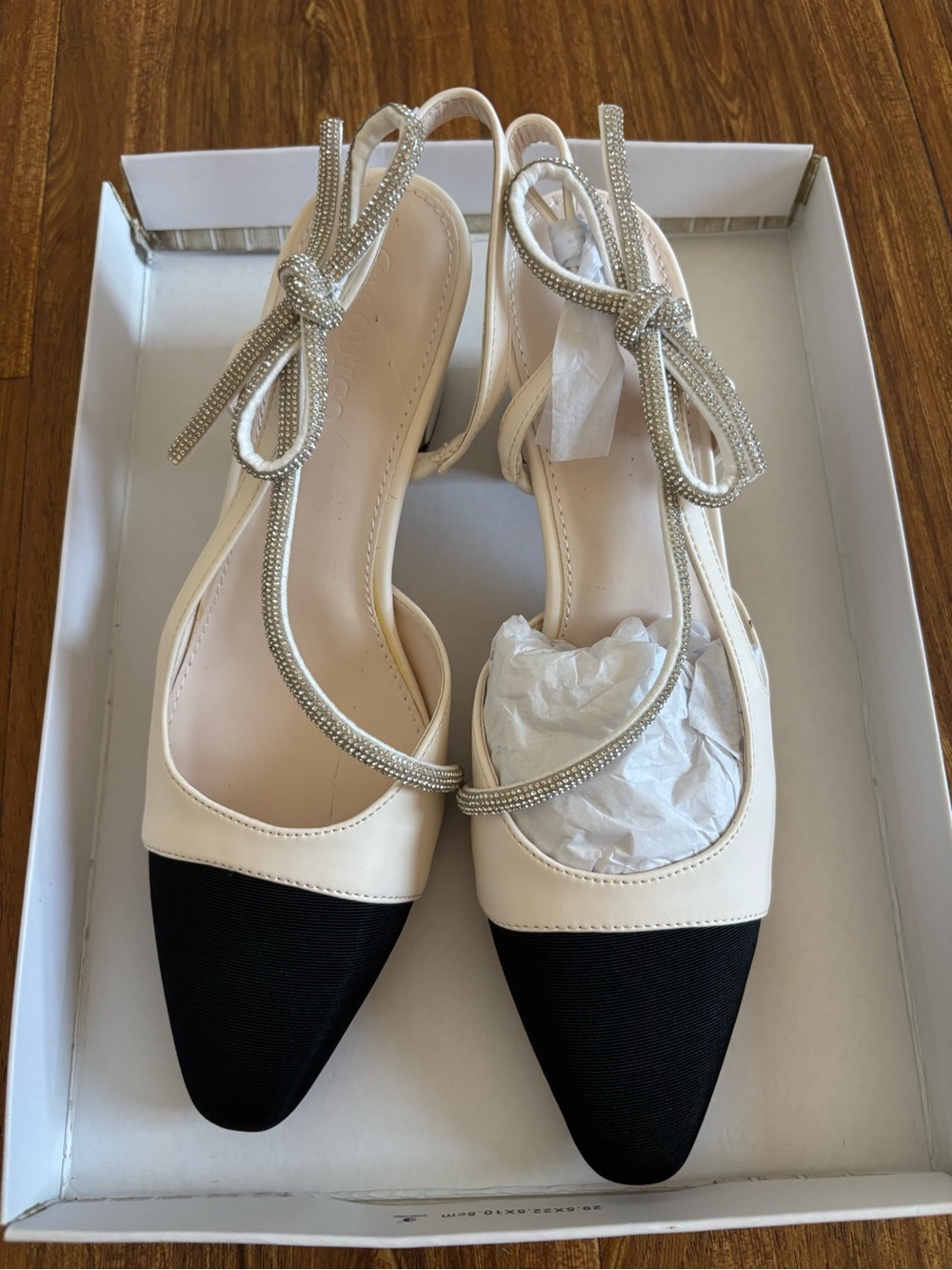 Two-Tone Pointed Toe Slingback Heels in Cream and Black
